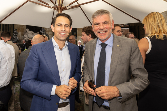 Vlaams Belangers Tom Van Grieken en Filip Dewinter op de 11 juli-viering in 2023.