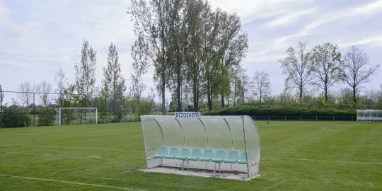 Het natuurgrasveld bij KJV Kruibeke verkeert in povere staat
