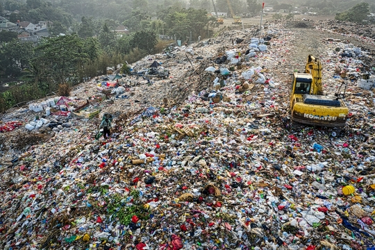 afval stortplaats indonesië