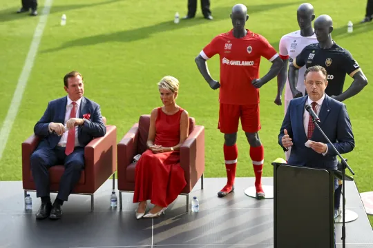 Bart De Wever (N-VA) en Paul Gheysens (Ghelamco) bij de bekerwinst in 2020 van Royal Antwerp FC.