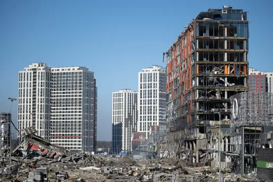 Een Russische raketaanval vernielde het shoppingcenter Retroville in Kiev.