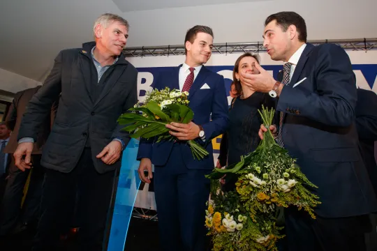 Filip Dewinter, Dries Van Langenhove en Tom Van Grieken op verkiezingsavond 2019