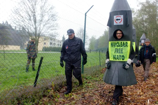 Illustratiebeeld van bomspotting in Casteau uit 2005. Gelijktijdig ging een actie in Kleine Brogel door. 