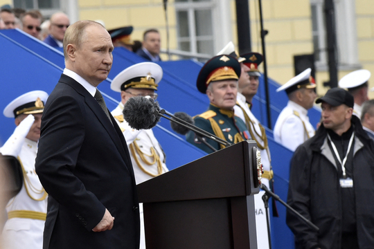 Poetin militaire parade