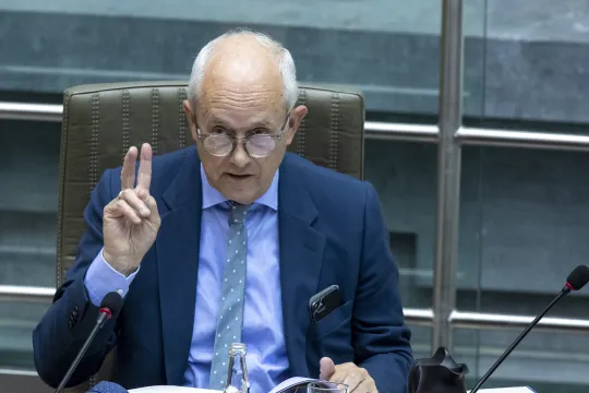 Peter Cabus (N-VA) legt de eed af voor de Onderzoekscommissie PFAS-PFOS.