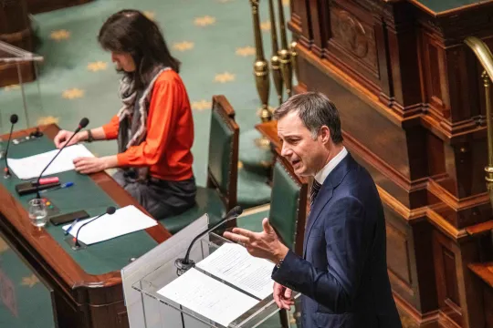 Premier Alexander De Croo (Open Vld) en kersvers staatssecretaris voor Begroting Alexia Bertrand (Open Vld)