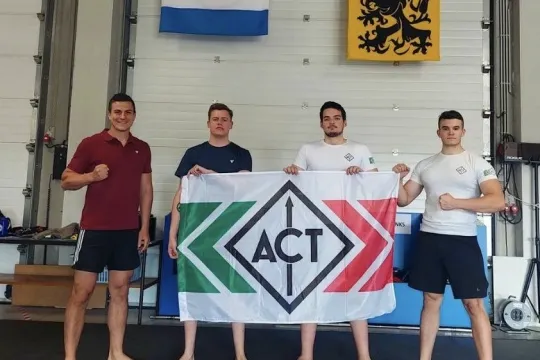 Instragampost van ACT met Dries Van Langenhove