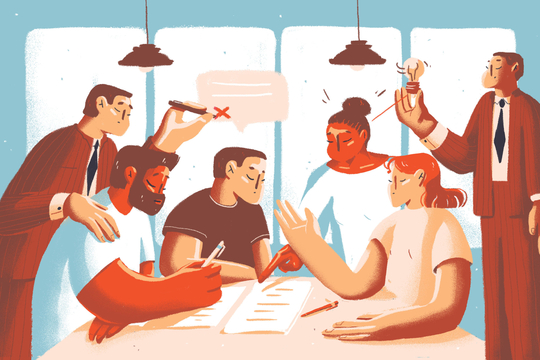 Tekening van een groep mensen aan een vergadertafel. Achter de mensen aan tafel staan figuren die hen censureren of corrigeren.