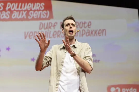 Jos D'Haese, lijsttrekker in Antwerpen voor de Vlaamse verkiezingen, tijdens het verkiezingscongres van PVDA/PTB in Brussel op 10 maart.
