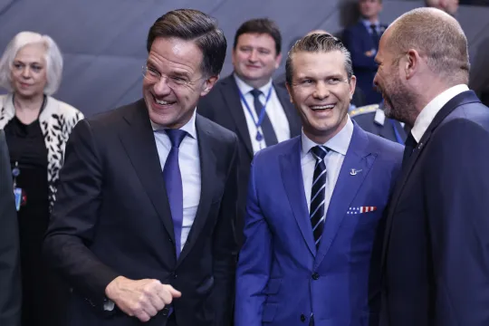 Secretaris-generaal Mark Rutte, Amerikaans defensieminister Pete Hegseth en Belgisch defensieminister Theo Francken (N-VA) tijdens de Navo-top in Brussel op 13 februari 2025.