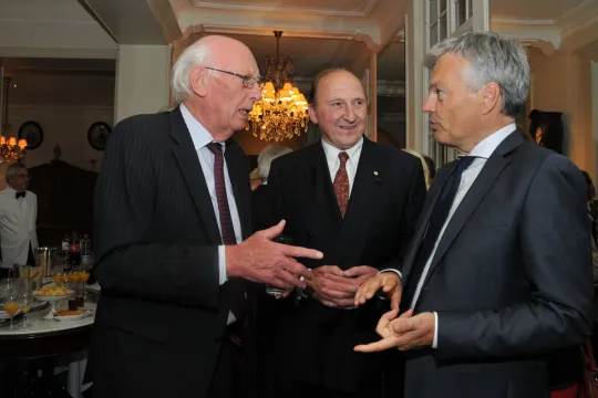 Vicevoorzitter van CIDIC Paul van der Vloet, Ernest de Laminne de Bex en Didier Reynders tijdens een bijeenkomst van CIDIC in 2013.