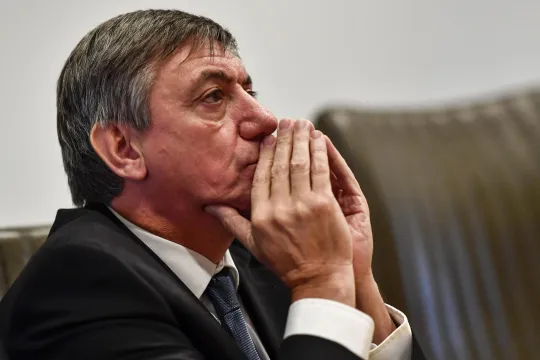 Vlaams minister-president Jan Jambon tijdens een protest van de culturele sector tijdens een zitting van de commissie Cultuur, in het Vlaams Parlement in Brussel, donderdag 14 november 2019.