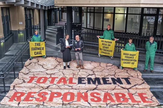 Landbouwer Hugues Falys en advocaat Pauline Delgrange  dienden voor de rechtbank van Doornik een klacht in tegen  TotalEnergies wegens klimaatschade.