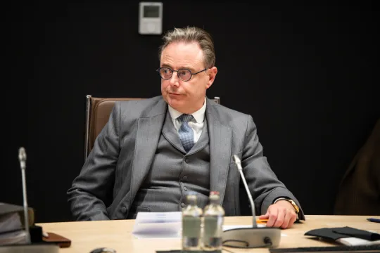 Premier Bart De Wever kondigt het begrotingsakkoord aan.
