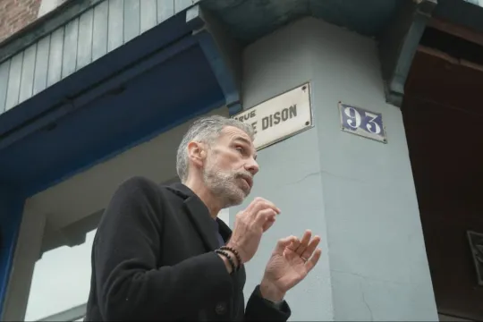 Christophe Deborsu in de Rue de Dison, “de armste straat van Verviers”.