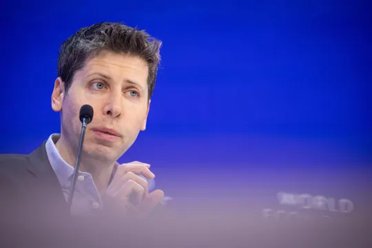 Close-up van Sam Altman op het WEF in Davos. 