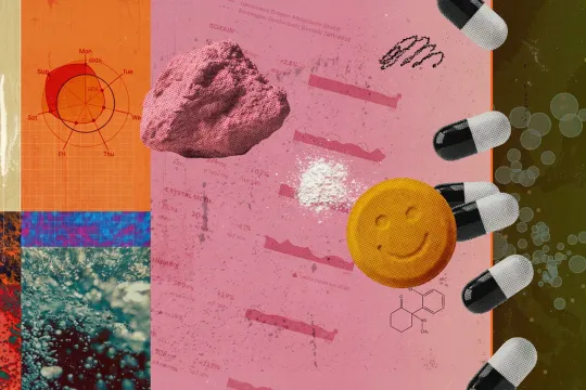 Een collage van kleurrijke pillen, drugs in ruwe vorm en infografieken. 