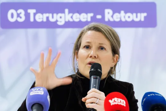 Minister van Asiel en Migratie Anneleen Van Bossuyt tijdens de presentatie van de asielstatistieken voor 2025 door de Dienst Vreemdelingenzaken, Fedasil, het Bureau van de Commissaris-generaal voor Vluchtelingen en Staatlozen en de Cel Ketenmonitoring, op dinsdag 27 januari 2026 in Brussel.