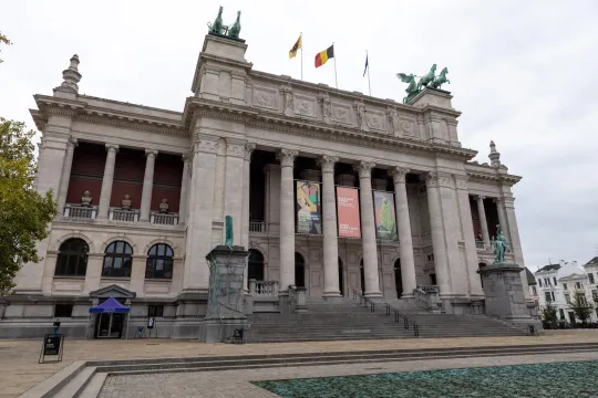 Vooraanzicht van het KMSKA op de Leopold de Waelplaats. 