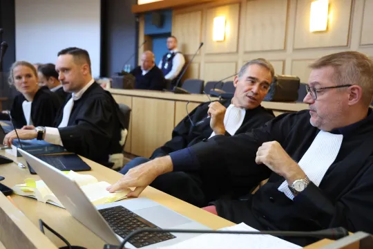 (v.l.n.r) Advocaten Justine Wayntraub, Marko Obradovic, Gilles Vanderbeck en Laurent Kennes op het assisenproces tegen Nicola Ullens. 