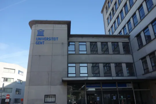 Zijingang van het Blandijngebouw van de UGent.