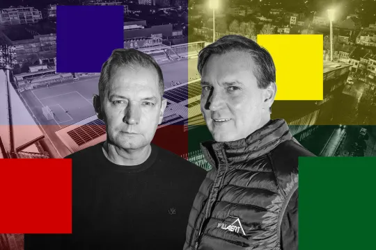 KVDO voorzitter Frederik Willaert en ondervoorzitter Karl Vannieuwkerke, met een voetbalveld op de achtergrond en kleurvlakken in de kleuren van hun logo