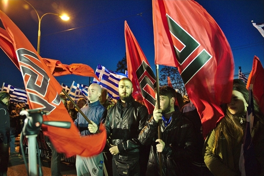 Gouden-Dageraad-aanhangers-tijdens-een-betoging-in-A-thene-in-2015-foto-©-Wikimedia-CommonsDTRocks.-1