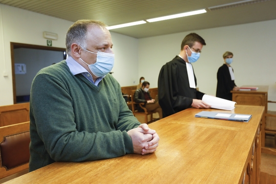 Marc Van Ranst and Lawyer Anthony Godfroid pictured during a session of the civil court against virologist Van Ranst, at the Mechelen justice building, Tuesday 03 November 2020. An Antwerp entrepreneur claims damages from Van Ranst following a tweet of the virologist to 'stay away from Antwerp', during the first wave of the coronavirus and the lockdown from March to May 2020. BELGA PHOTO THIERRY ROGE