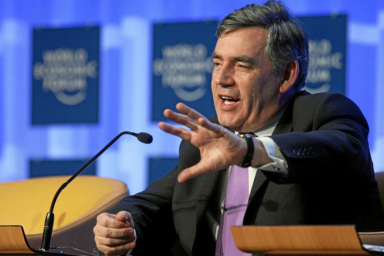 Rebekah Brooks confronteerde Gordon Brown met vermoedelijk illegaal verkregen informatie dat zijn zoontje lijdt aan een ernstige erfelijke aandoening. Als zij valt, dan dreigt het hele Murdoch-imperium verder aangetast te worden. (Foto World Economic Forum)