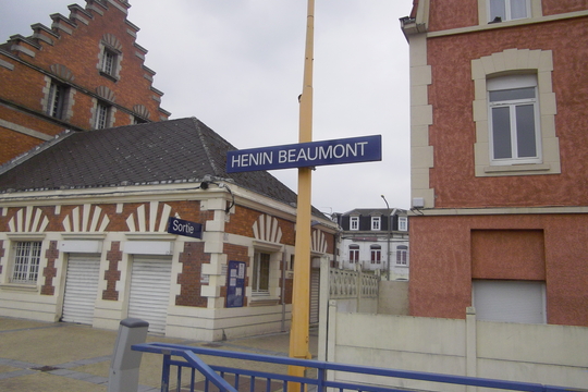 Gare de Hénin-Beaumont, mai 2012. Photo: Pierre Jassogne.