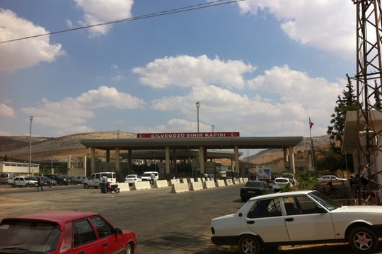 De grenspost Bab al-Hawat aan de grens tussen Turkije en Syrië. Turkse zijde. (Foto Damien Spleeters)