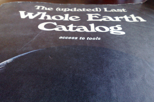 La couverture de "The (updated) Last Whole Earth Catalog". (Photo: Peter Rukavina/ Mai 2010/ Flickr-CC)