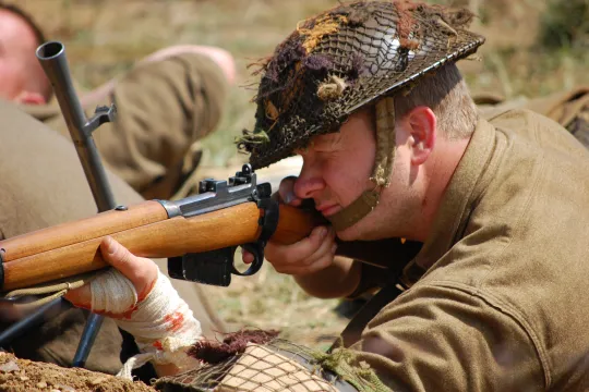 British_Soldier_&_Lee_Enfield Martin H
