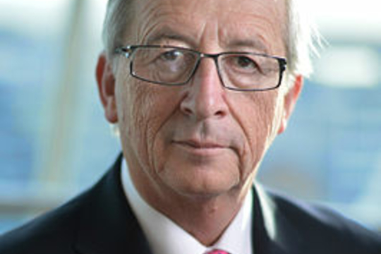Jean-Claude Juncker. Op 1 november wordt hij Europees Commissievoorzitter. Een jaar eerder moest hij in Luxemburg aftreden na een onwaarschijnlijk schandaal binnen de Luxemburgse inlichtingendienst. (Foto Wikipedia)