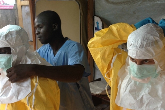 De ebola-epidemie is nog lang niet op haar hoogtepunt. (Photo: European Commission DG ECHO/Flickr/Creative Commons)