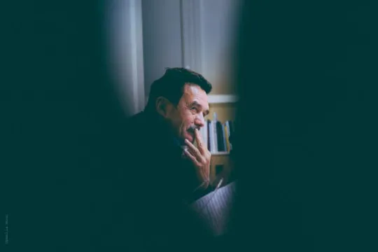 Edwy Plenel, hoofdredacteur bij Mediapart (Foto: Ophella Noor