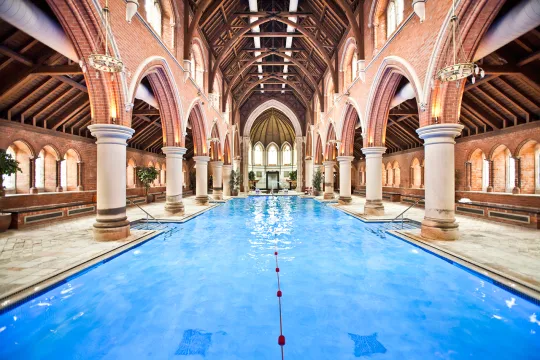 REPTON_HERO_HOME_CLUBTOUR_POOL