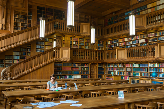 Grote leeszaal KU Leuven (Foto: (c) Rienbouw / Wikipedia)