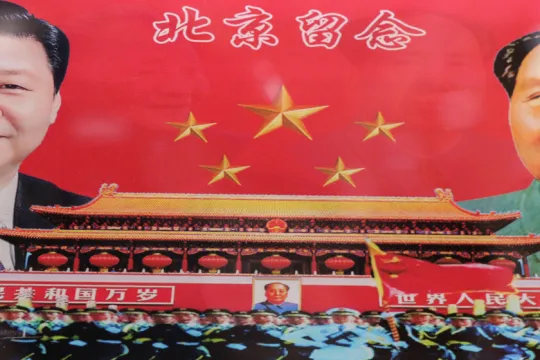 Een gadget met foto van Xi Jinping en Mao Zedong. De andere leiders zijn eruit geknipt. (Foto: © Jeanne Boden)