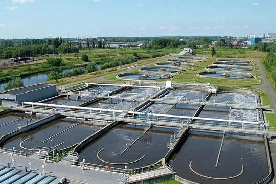 Waterzuiveringsinstallatie Aquafin Antwerpen-Zuid (Foto Annabel - Wikimedia Commons)