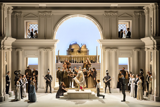 La Clemenza di Tito: op de keper beschouwd, is deze opera een propagandastunt. (Foto: © Opera Ballet Vlaanderen)