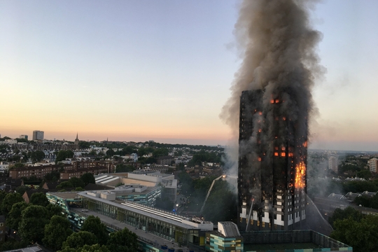 Grenfell_Tower_fire_wider_view