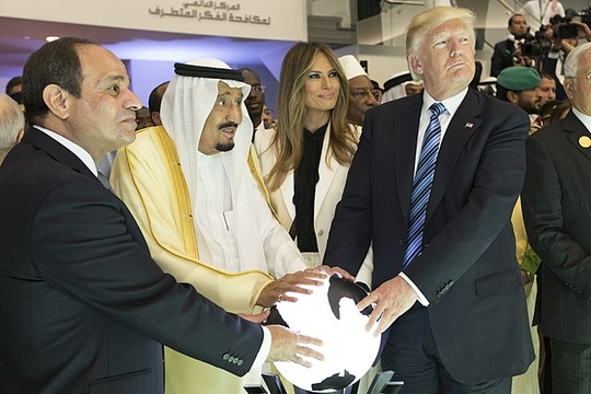 640px-Abdel_Fattah_el-Sisi,_King_Salman_of_Saudi_Arabia,_Melania_Trump,_and_Donald_Trump,_May_2017