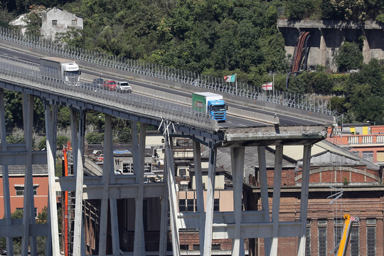 De Morandi-brug in Genua (Foto: (c) Valery Hache / Belga/AFP)