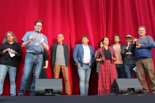 Hoofdredacteur Karl van den Broeck nam het woord namens de redactie