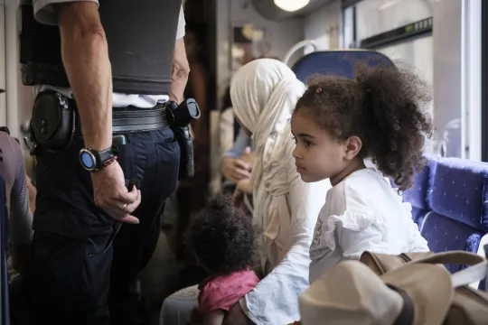 Bij de eerste stop van de trein richting Nice controleert de Franse Gendarmerie iedere trein uit Ventimiglia op vluchtelingen die zonder papieren Frankrijk binnenkomen.