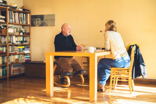 Onze nieuwste aanwinst Tine Hens ging op de koffie bij de founding father van Apache, Georges Timmerman.