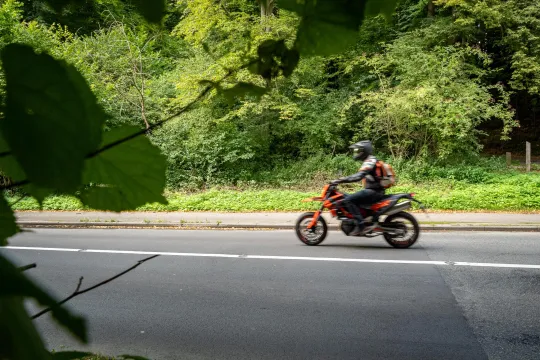 Duboislaan met motorrijder