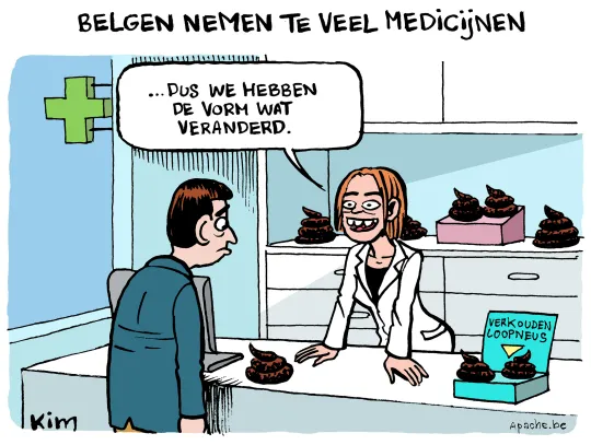 Man staat in een apotheek, overal op de toonbank liggen drollen. De apotheker zegt dat ze de vorm van de medicatie hebben veranderd omdat Belgen te veel medicatie nemen. 