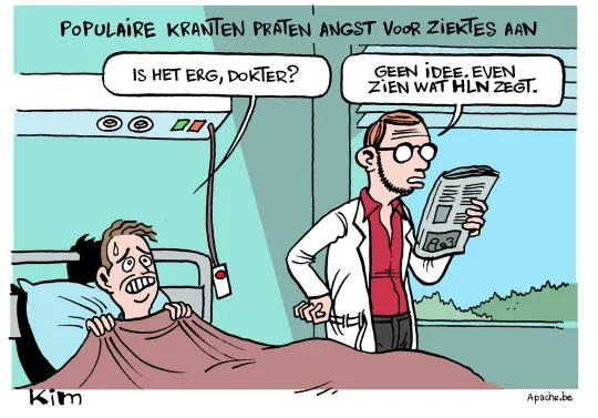 Populaire kranten praten angst voor ziektes aan. Een man ligt bevreesd in een ziekenhuisbed en vraagt 'Is het erg'. De dokter bestudeert een krant en antwoordt 'Geen idee. Even kijken wat HLN zegt'. 